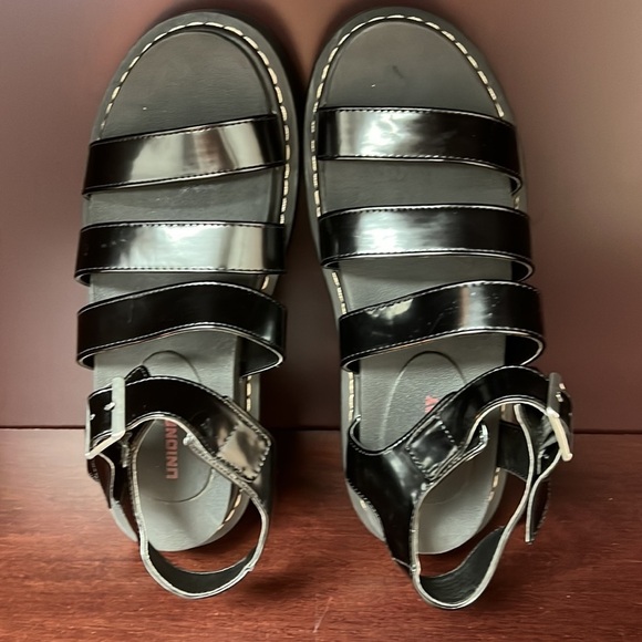 UNIONBAY Dulce Black Patent Leather Chunky Strappy Platform Sandal - Picture 4 of 10